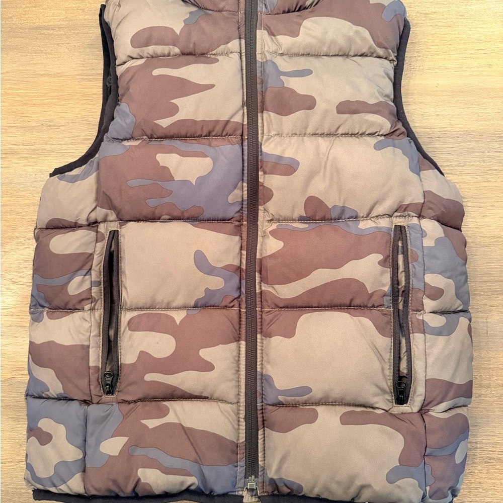 GAP Kids Camo Puffer Vest – Size M (8-9)